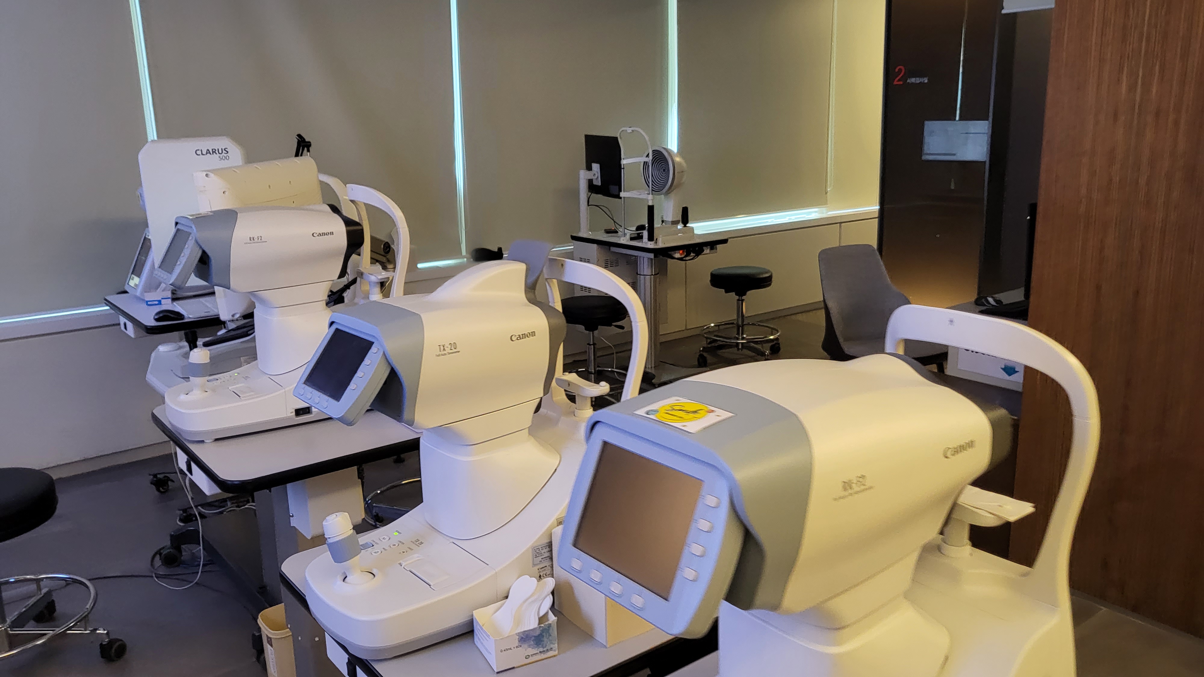 각막 절편, 상피 제거, 최소 절개 등 라식·라섹·스마일라식 수술 방법별 차이점 비교 이미지