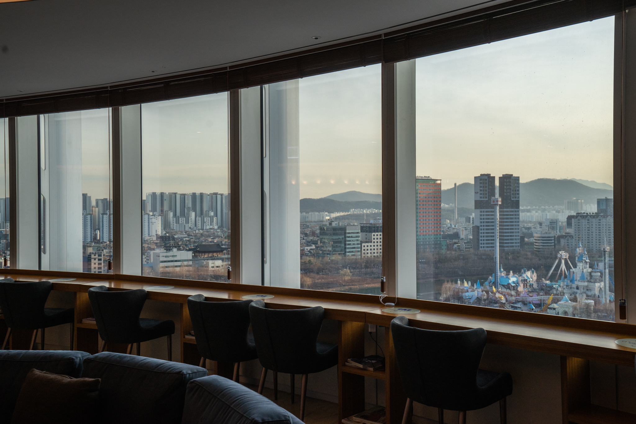 BGN밝은눈안과 잠실롯데타워점 시력교정 및 안질환 검진 안내