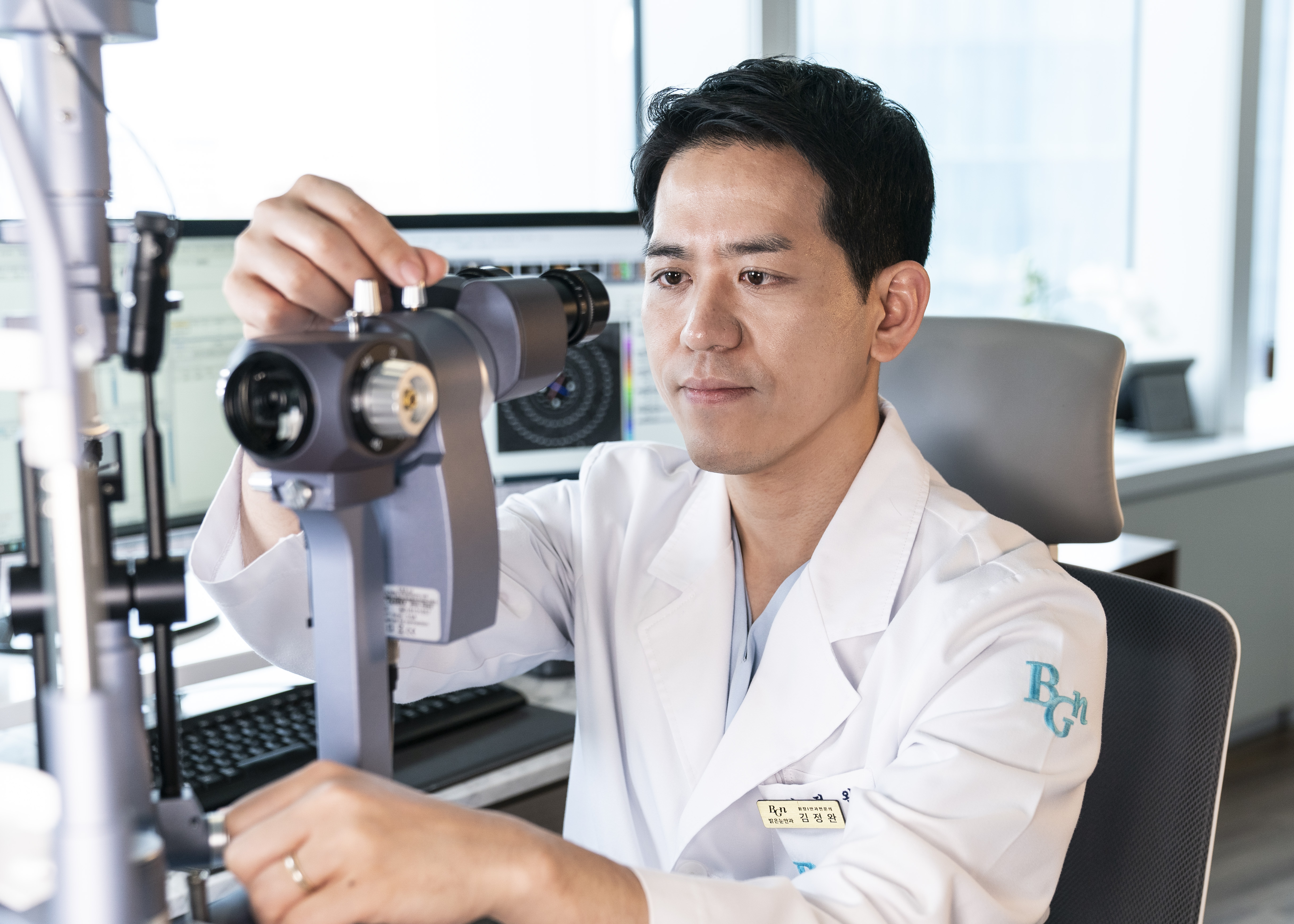 노안 및 백내장 해결을 위한 다초점 인공수정체 삽입술 원리 안내 이미지