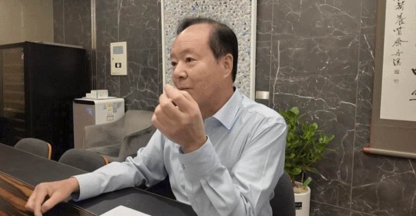 상담 중인 박세광 대표원장